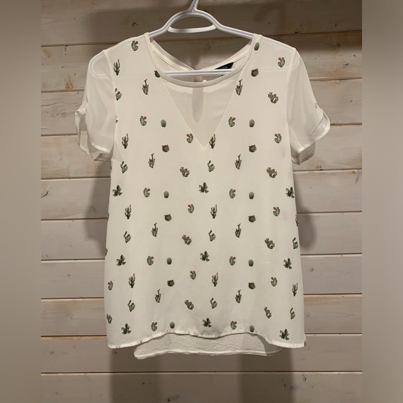 RW&CO. Tops - RW&CO. | White Cactus Print Short Sleeve Top